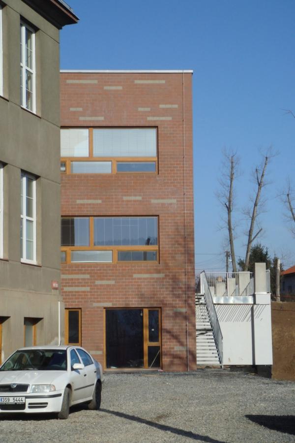 modern school extension in Černošice interesting facade